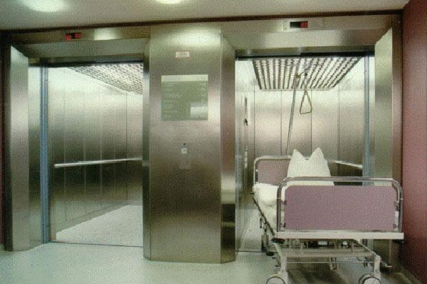 thang máy bệnh viện